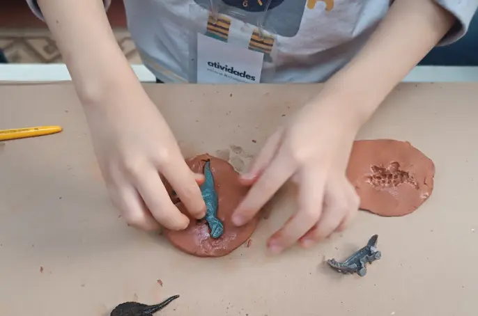 Atividade da Viradinha acontece em 4 de outubro, com linguagem lúdica e educativa para aproximar crianças da paleontologia.