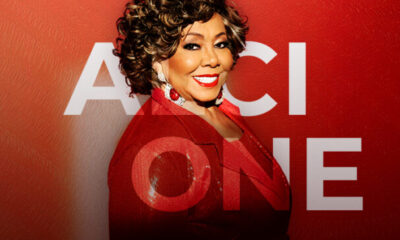 Cantora celebra trajetória e emociona o público em show único na capital paulista.