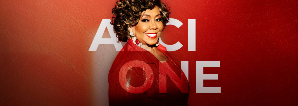 Cantora celebra trajetória e emociona o público em show único na capital paulista.